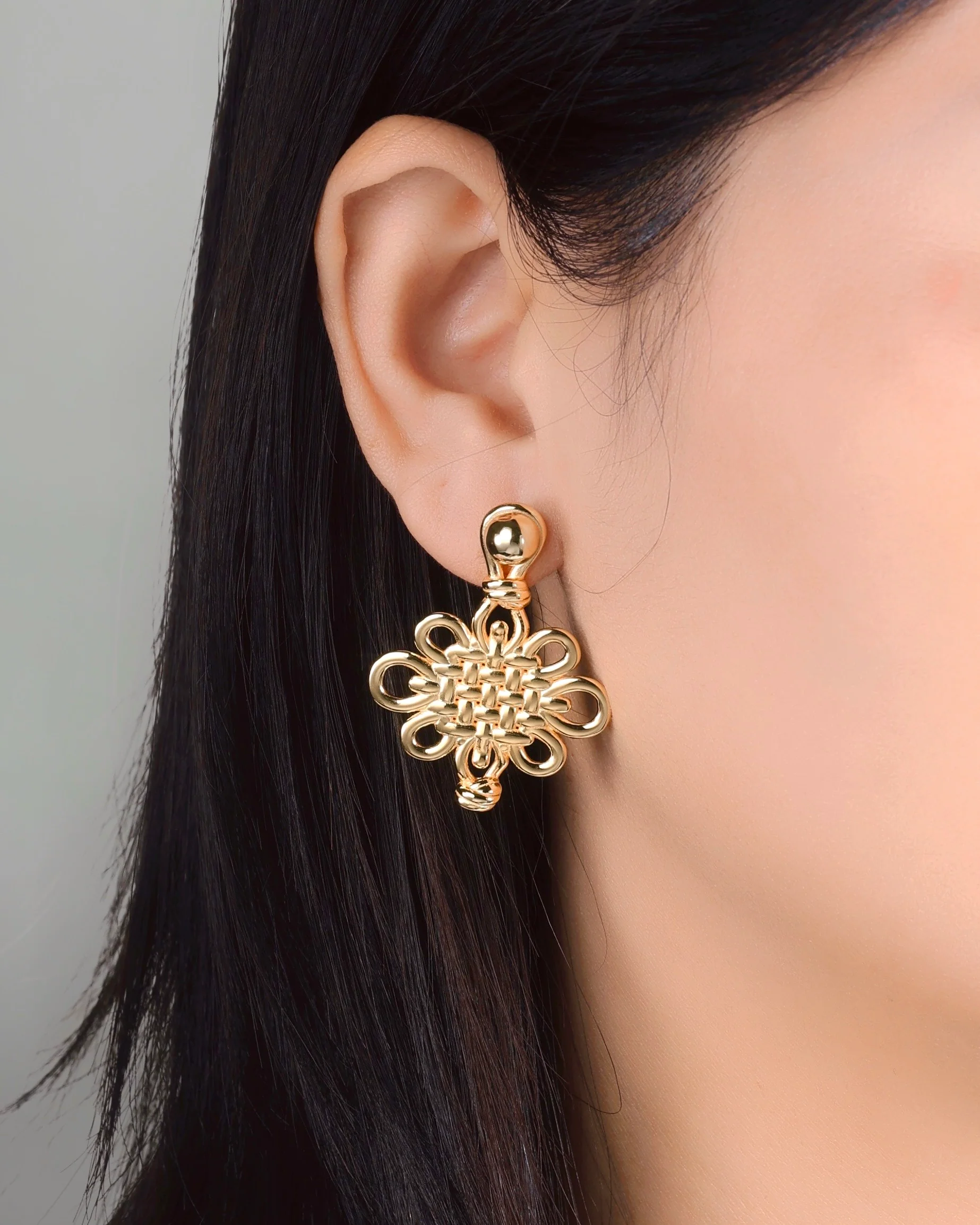 Haku Earrings  - 18K Gold - Image 3