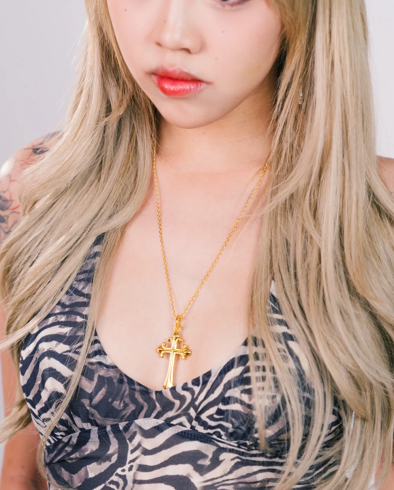 Santos Cross Necklace - 18K Gold - Image 3